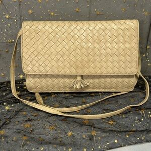 Bottega Veneta Elegant Cream Woven Shoulder Bag